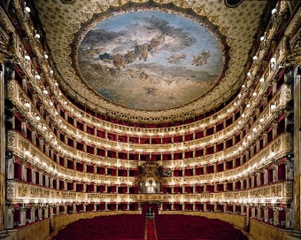 https://www.eolopress.it/index/wp-content/uploads/2012/03/teatro-san-carlo.jpg