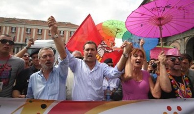 https://www.eolopress.it/index/wp-content/uploads/2012/08/De_Magistris-Narducci-Luxuria_al_gay_pride.jpg