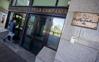 https://www.eolopress.it/index/wp-content/uploads/2012/09/Consiglio_regionale_campania_2.jpg