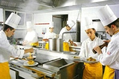 https://www.eolopress.it/index/wp-content/uploads/2012/09/Cuochi_in_cucina.jpg