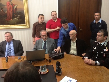 https://www.eolopress.it/index/wp-content/uploads/2013/04/conferenza_stampa_maddaloni_arresti.JPG