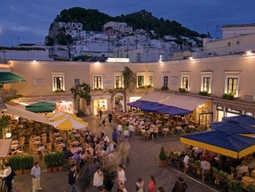 https://www.eolopress.it/index/wp-content/uploads/2013/06/Capri_piazzetta.jpeg