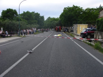 https://www.eolopress.it/index/wp-content/uploads/2013/06/Incidente-forchia_motociclista_a_terra_morto.jpg