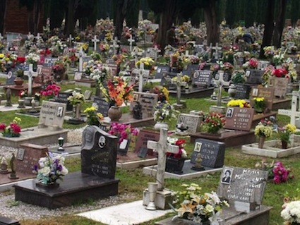 https://www.eolopress.it/index/wp-content/uploads/2013/06/cimitero.jpg
