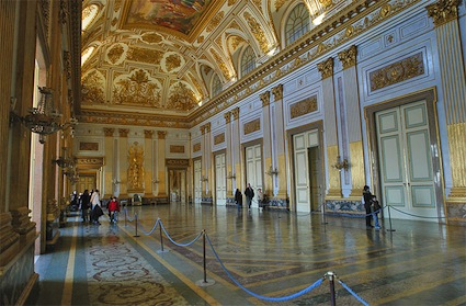 https://www.eolopress.it/index/wp-content/uploads/2013/10/Caserta_Palazzo_Reale_interno.jpg