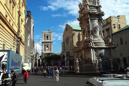 https://www.eolopress.it/index/wp-content/uploads/2013/12/Napoli_Piazza_del_Gesu.jpg