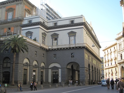 https://www.eolopress.it/index/wp-content/uploads/2014/01/Napoli_-_Teatro_San_CarlodaViaSanCarlo.jpg