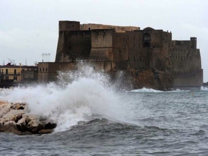 https://www.eolopress.it/index/wp-content/uploads/2014/01/Napoli_maltempo_Castel_dell_Ovo.jpg