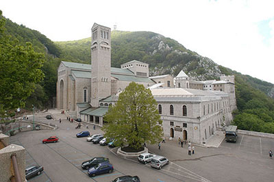 https://www.eolopress.it/index/wp-content/uploads/2014/03/Santuario_di_Montevergine_0.jpg