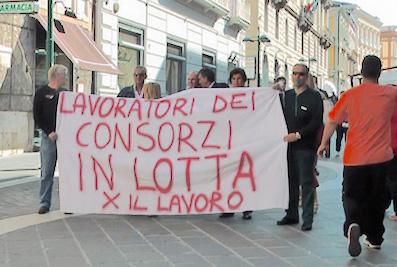 https://www.eolopress.it/index/wp-content/uploads/2014/11/Protesta_operai_Cub_Napoli.jpg