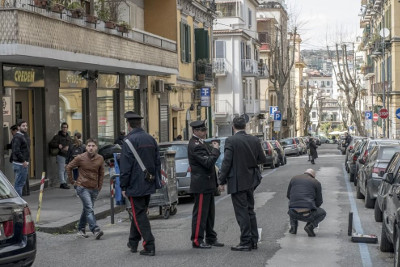 https://www.eolopress.it/index/wp-content/uploads/2015/03/Carabinieri-rapina.jpg
